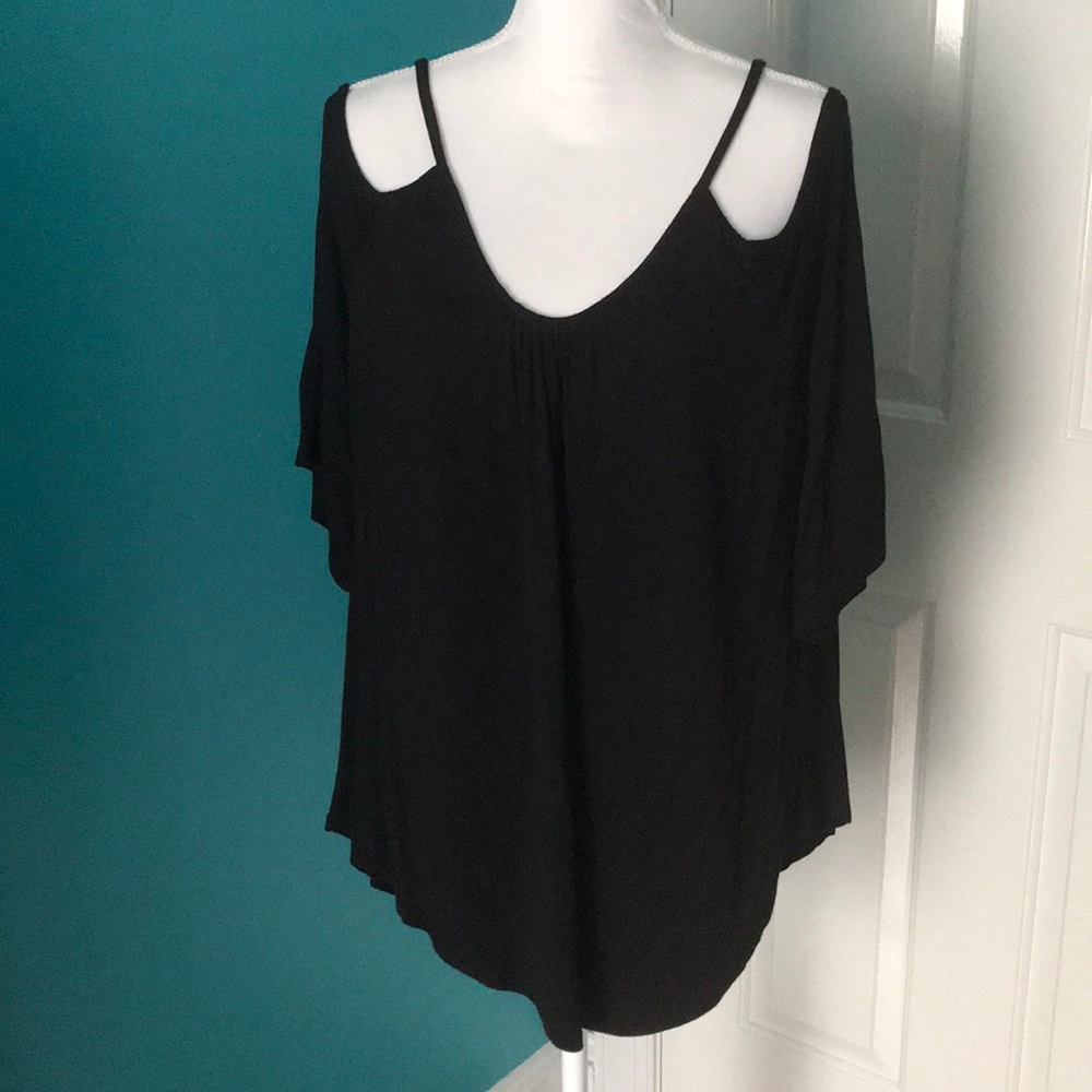 Black cold shoulder top in 1X